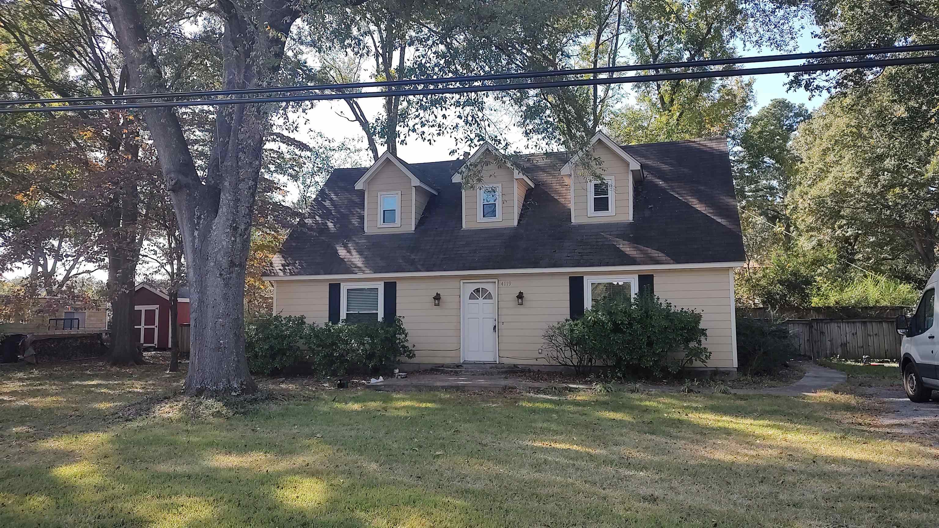 a view of a house with a yard