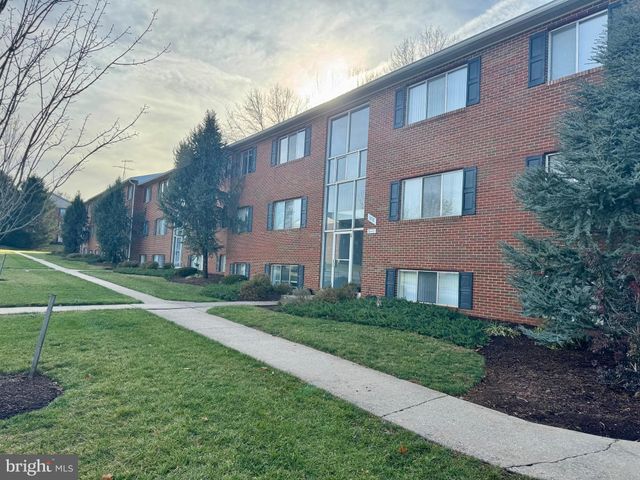 $1,400 | 3878 Shadywood Drive, Unit 6 | Jefferson