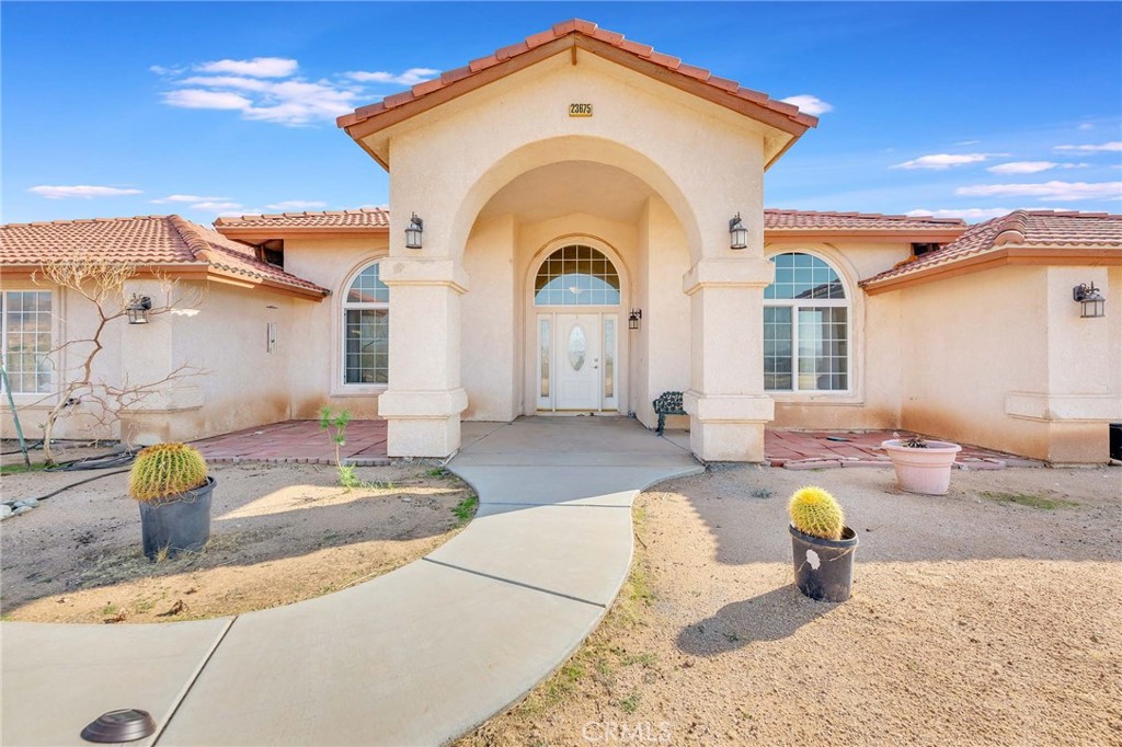 a view of a house with outdoor space