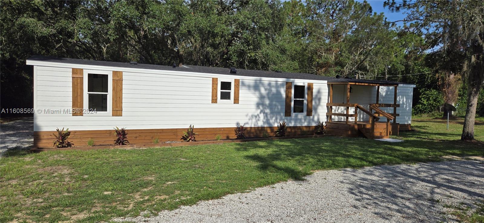 a front view of house with yard