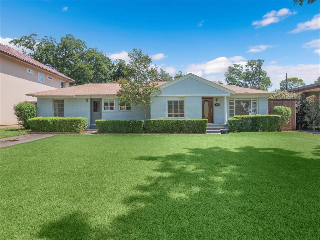 a view of house with a yard