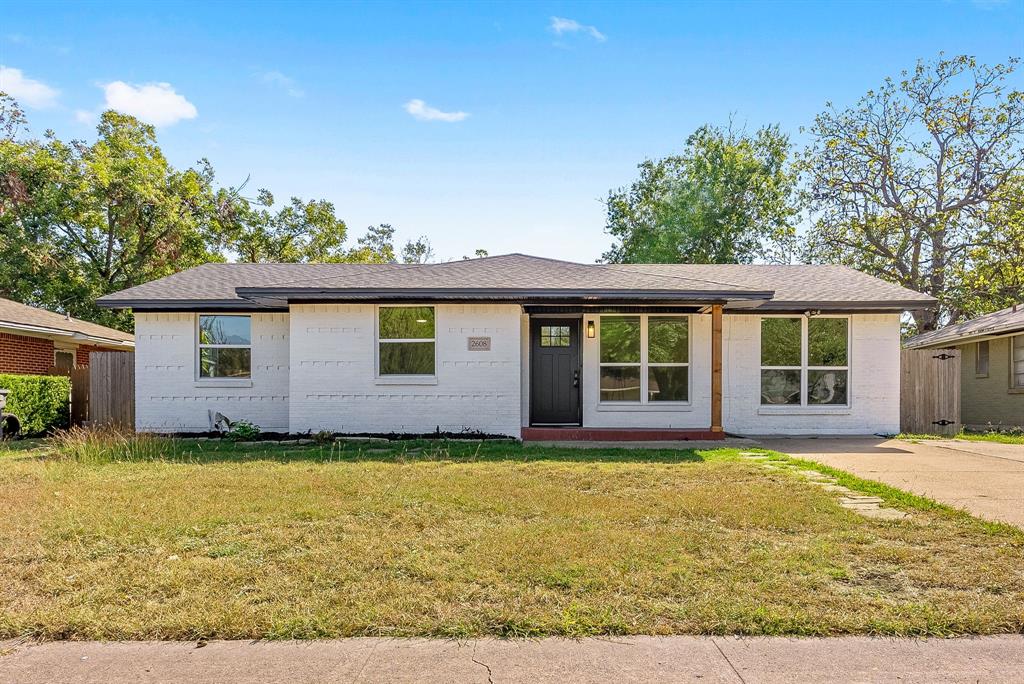 a view of a house with a yard