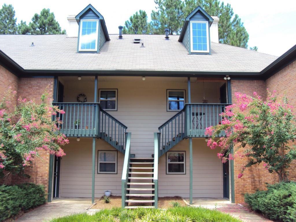 a front view of house with yard