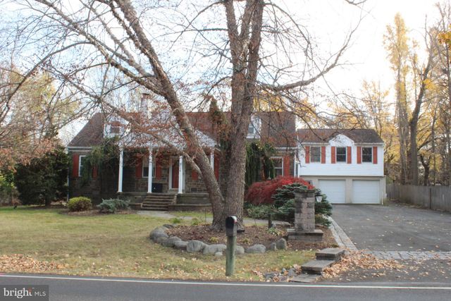 $685,000 | 1714 East Butler Pike | Maple Glen