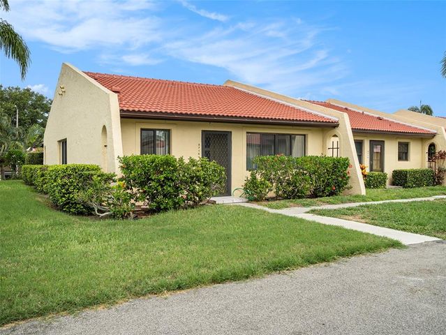 $196,000 | 5716 12th Avenue West, Unit 24 | West Bradenton