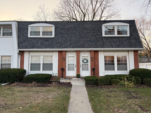 $2,400 | 855 Country Club Drive | Libertyville