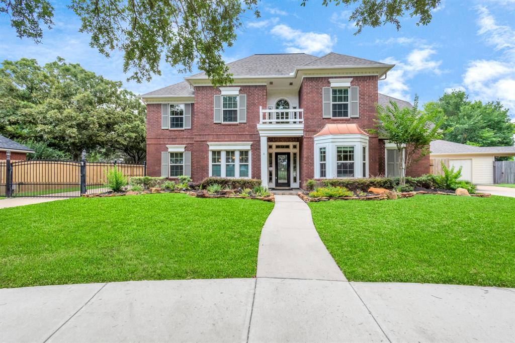 Fabulous 2 story beauty located within a cul de sac in Lakes of Austin Park featuring 4 bedrooms, 3.5 baths & a detached 2 car garage!