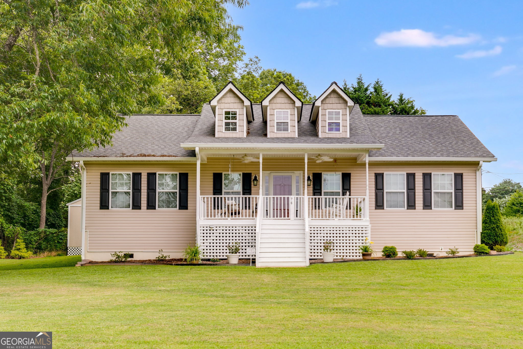 a front view of house with yard and garage