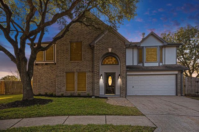 $339,900 | 507 Oak Briar Drive | Kemah