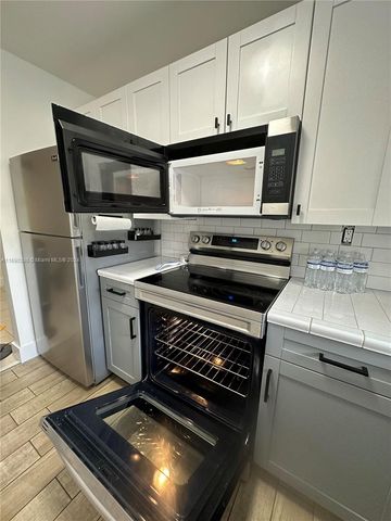 $1,600 | 1700 Cleveland Street, Unit 106 | Hollywood Lakes