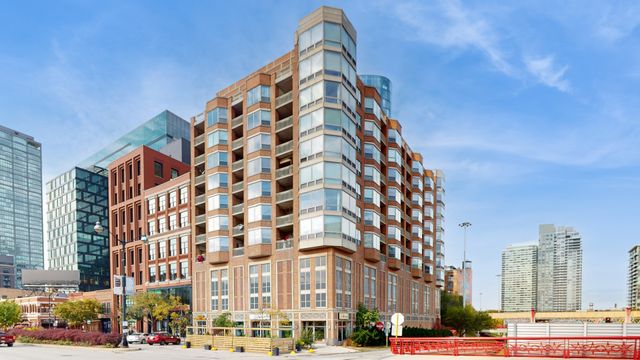 $680,000 | 720 West Randolph Street, Unit 801 | West Loop