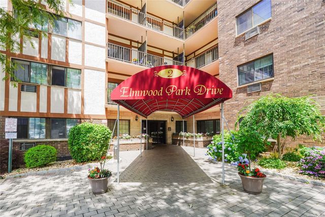 $329,000 | 2 Elmwood Park Drive, Unit 102 | Heartland Village