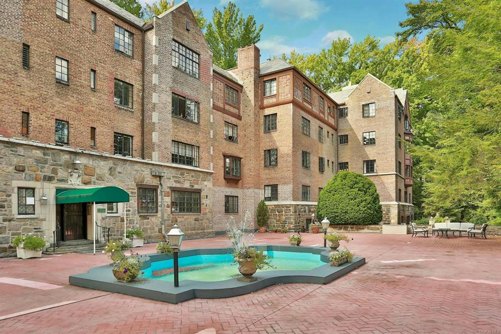 Front patio area with fountain