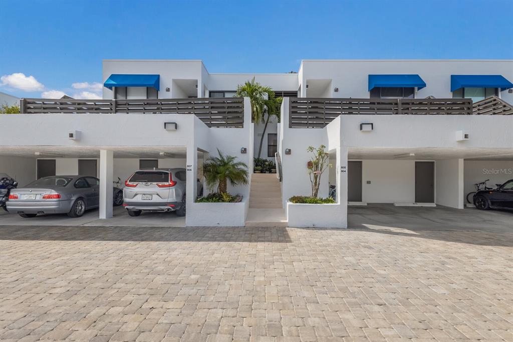 a view of a car garage of the house