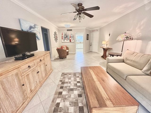 $2,100 | 6 Garden Street, Unit 204P | Tequesta Garden Condominiums