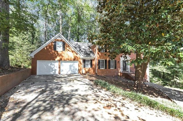 $395,000 | 645 Terry Court Southwest | River Oak Hills