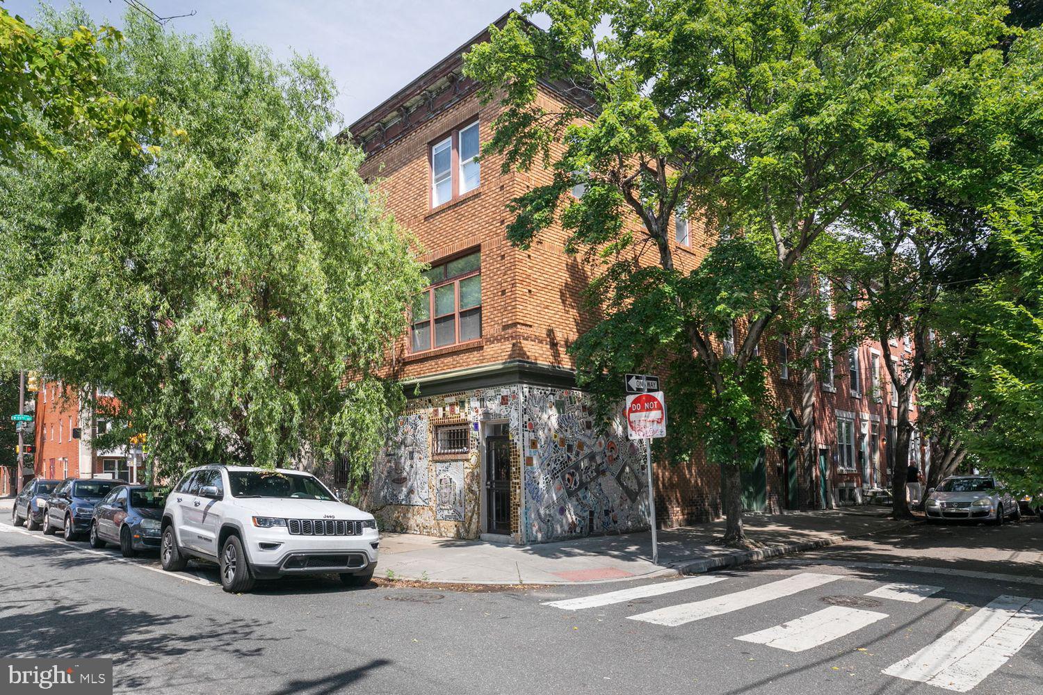 a view of a parked cars in front of a building