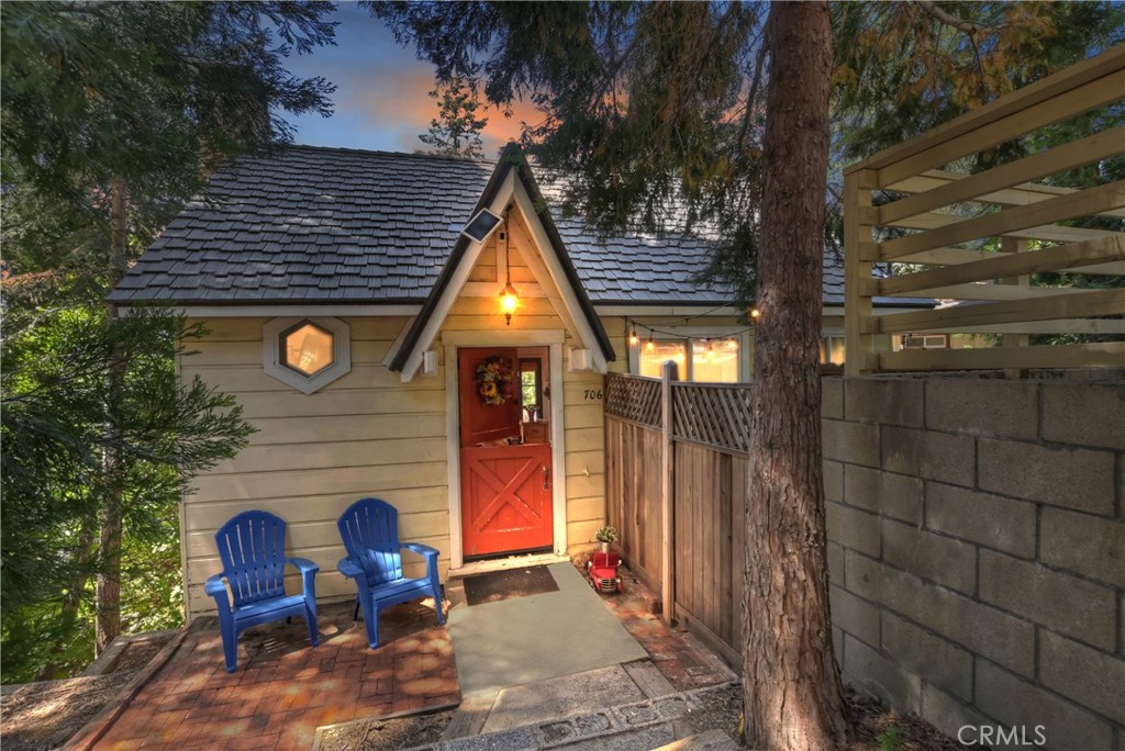 706 Ivy Lane, Lake Arrowhead, CA 92352