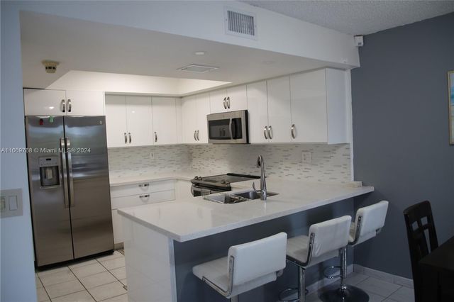 $2,900 | 10829 Northwest 7th Street, Unit 823 | Fountainebleau