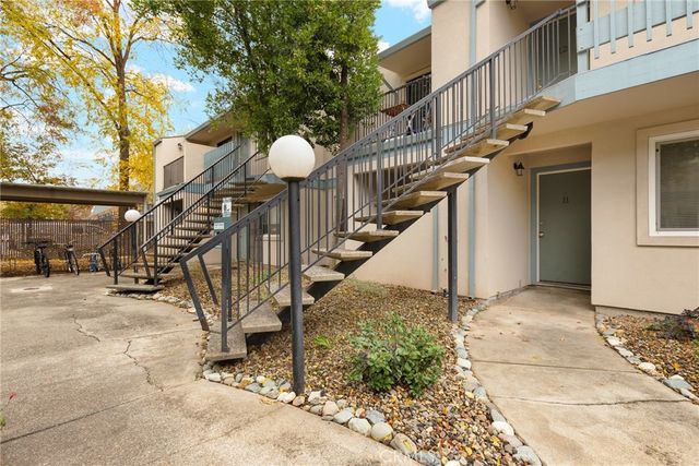 $179,900 | 1412 North Cherry Street, Unit 11 | The Avenues