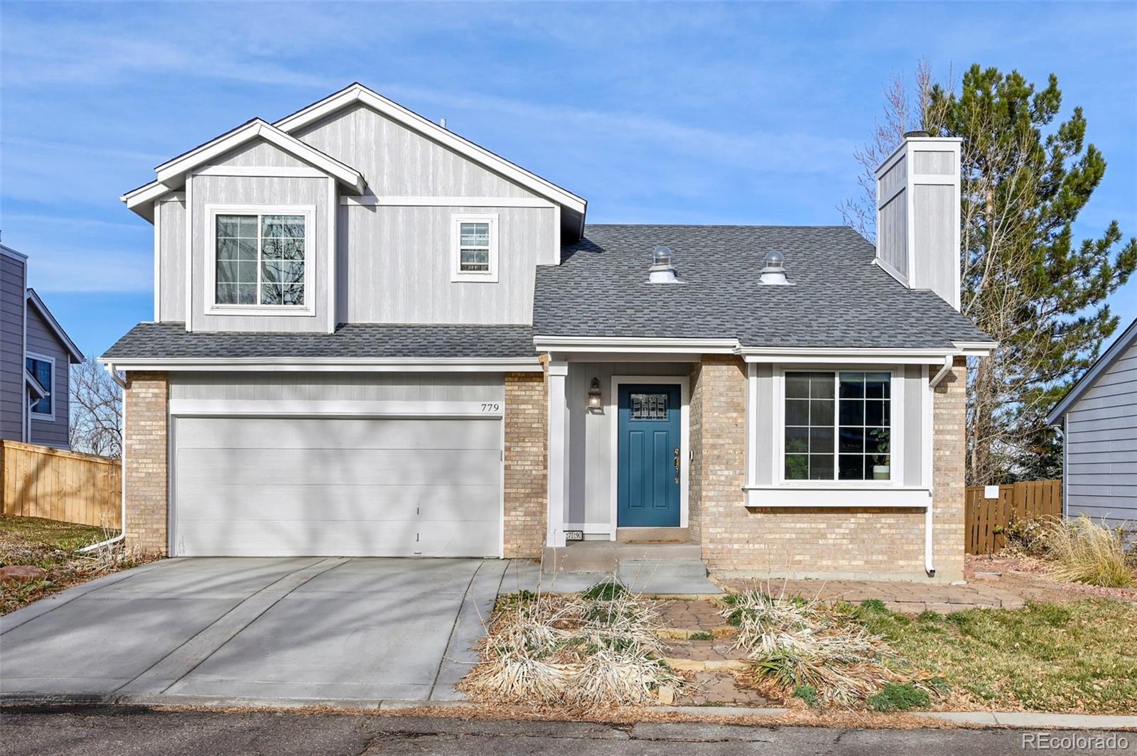 a view of front a house with a yard