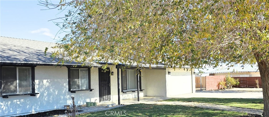 a front view of house with yard