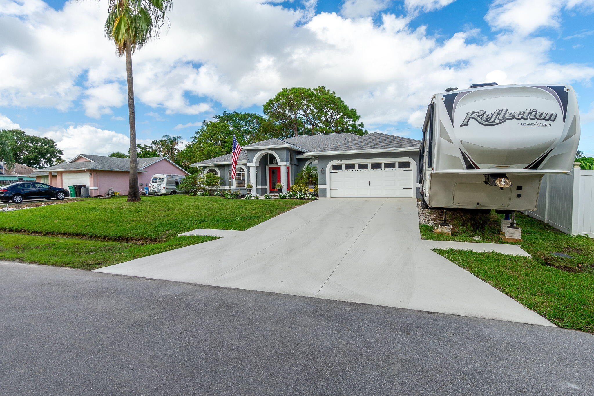 a view of a house with a yard