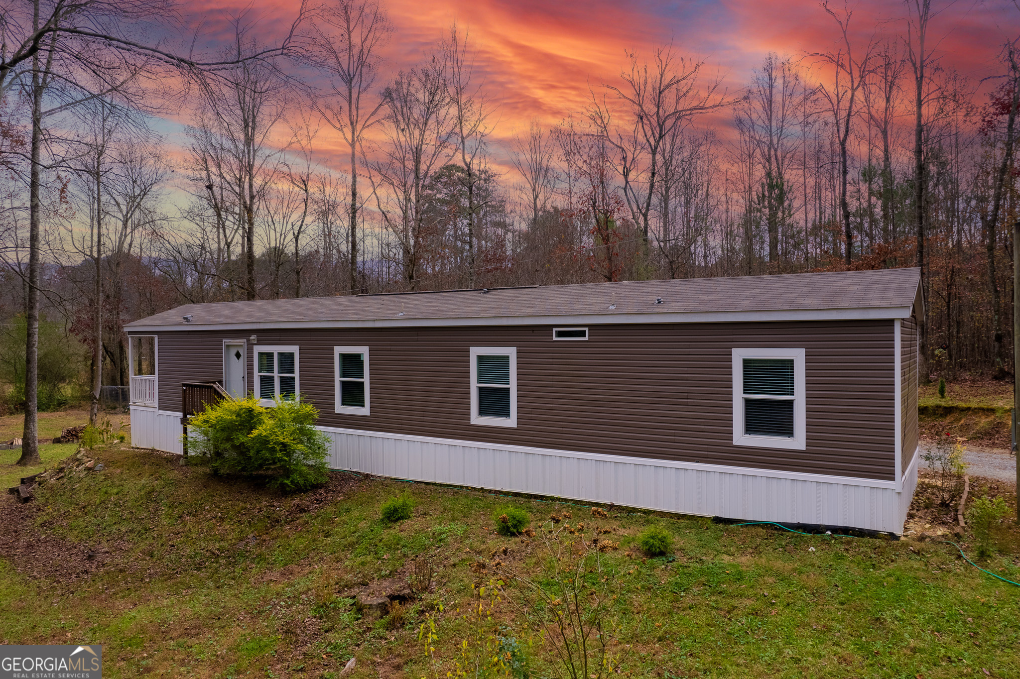 a view of a house with a yard