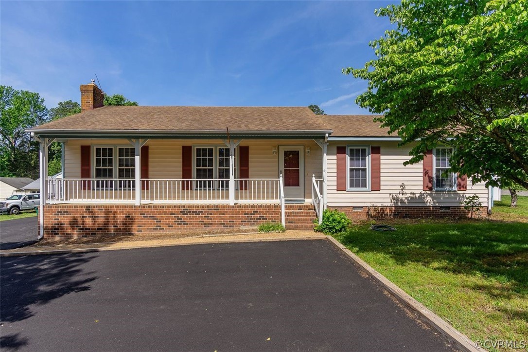 Ranch-style house featuring covered porch