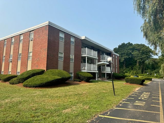 $1,900 | 30 Worthen Street, Unit B2 | South Chelmsford