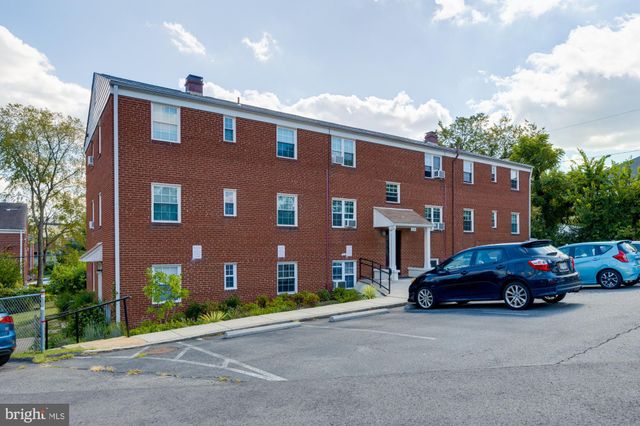 $1,700 | 2010 4th Street South, Unit 1 | Penrose