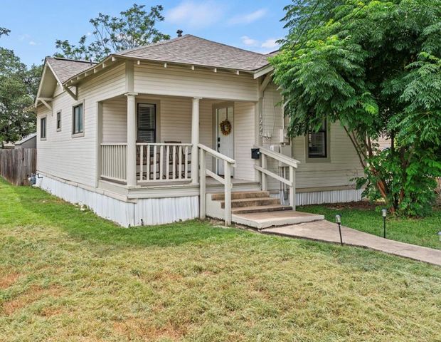 $1,500 | 1229 Jefferson Street | Kerrville