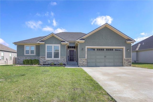 $470,000 | 647 Southwest Crestview Drive | Grain Valley