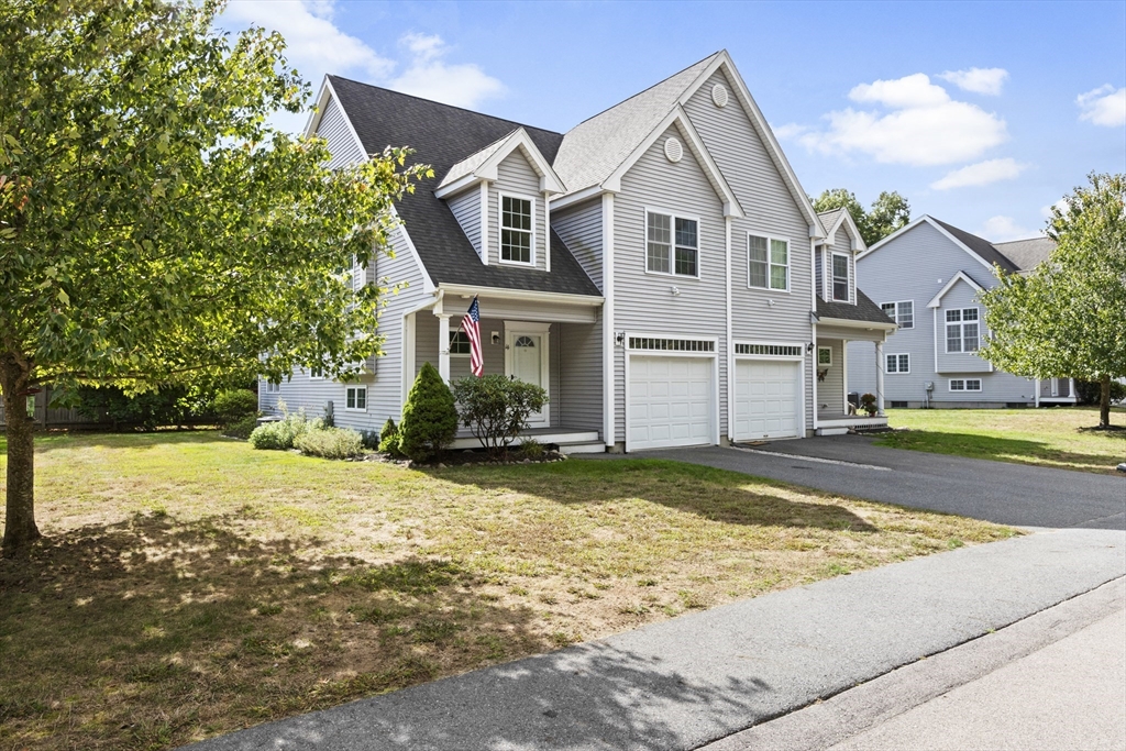 a view of a house with a yard