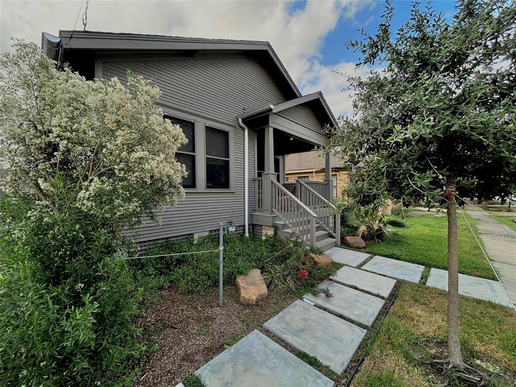 Cozy historic bungalow has been completely renovated and is equipped with two bedrooms, office/den, off-street parking, all appliances included, large back deck with plenty of yard space. Don’t miss out!