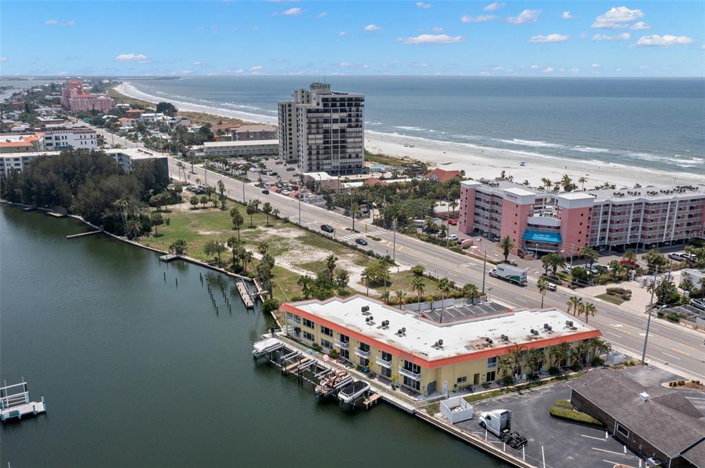 a picture of city view with lake view