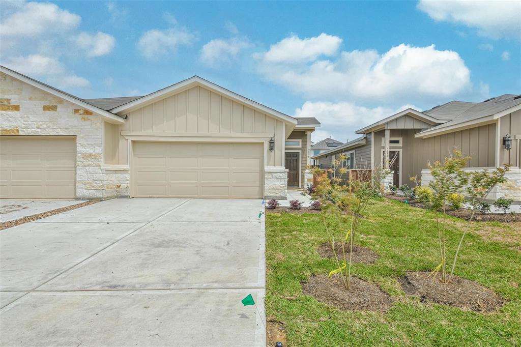 a view of a yard in front of a house