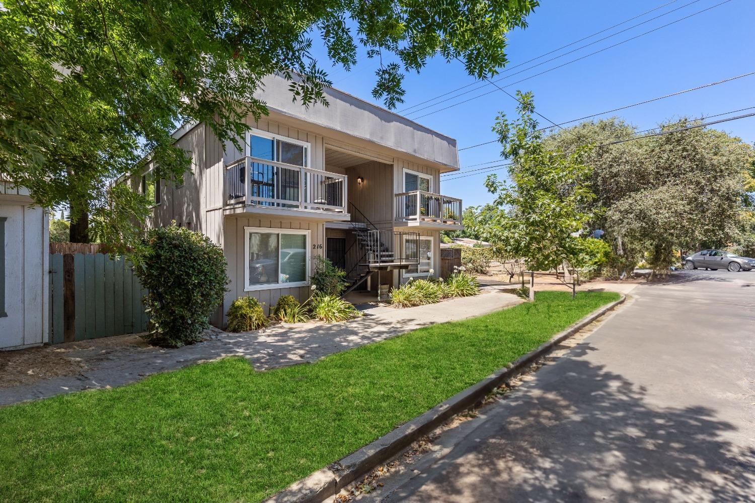 a view of a yard in front of house