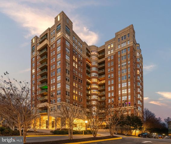 $900,000 | 11776 Stratford House Place, Unit 906 | Reston