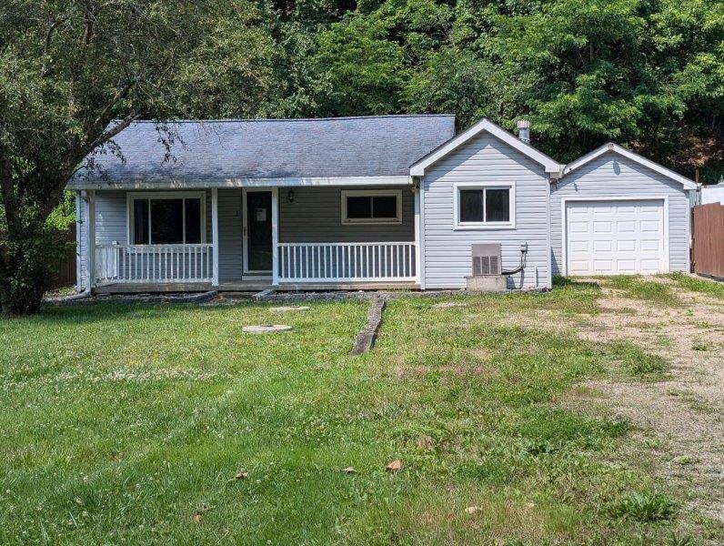 a view of a house with a yard