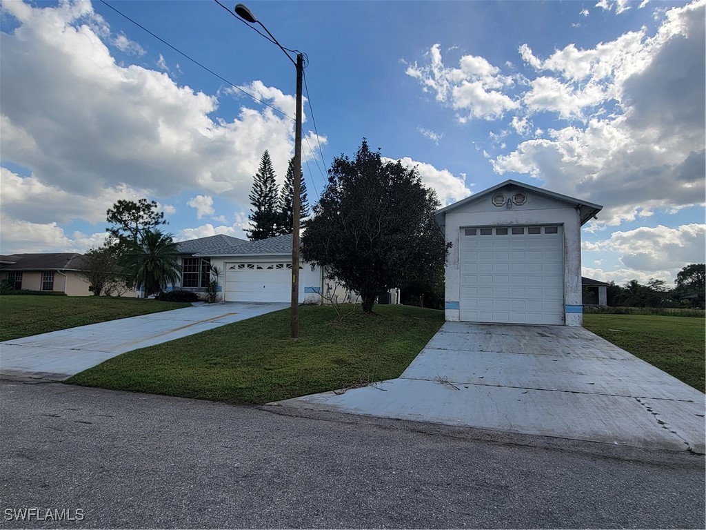 a view of a house with a yard