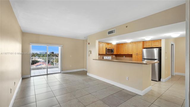 $2,300 | 120 Southwest 37th Avenue, Unit 505 | West Flagler