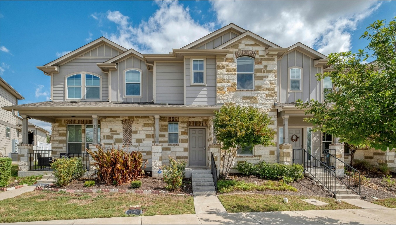 Well maintained townhome in Highland Park