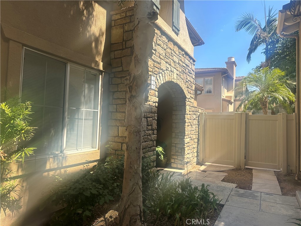 a view of a back yard of the house