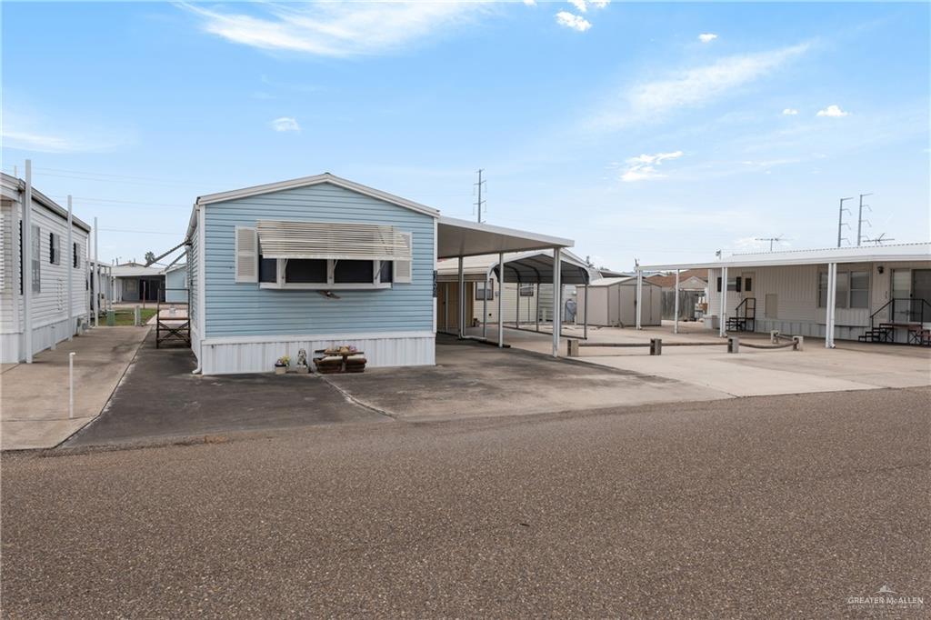 Manufactured / mobile home featuring a carport