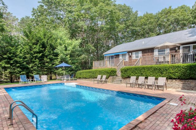 $1,590,000 | 24 Central Avenue | East Hampton Village Fringe