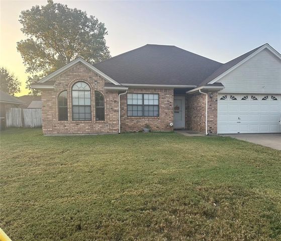 $1,785 | 1525 Sunflower Lane | Granbury