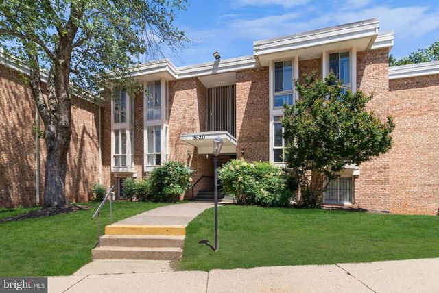 $255,750 | 2620 Wagon Drive, Unit 324 | Huntington Club Condominiums