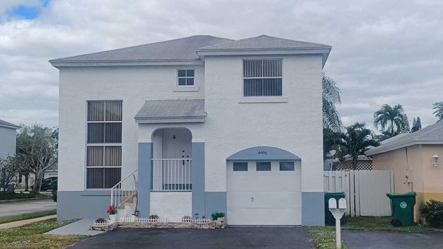 $2,995 | 4400 Southwest 72nd Terrace | Davie