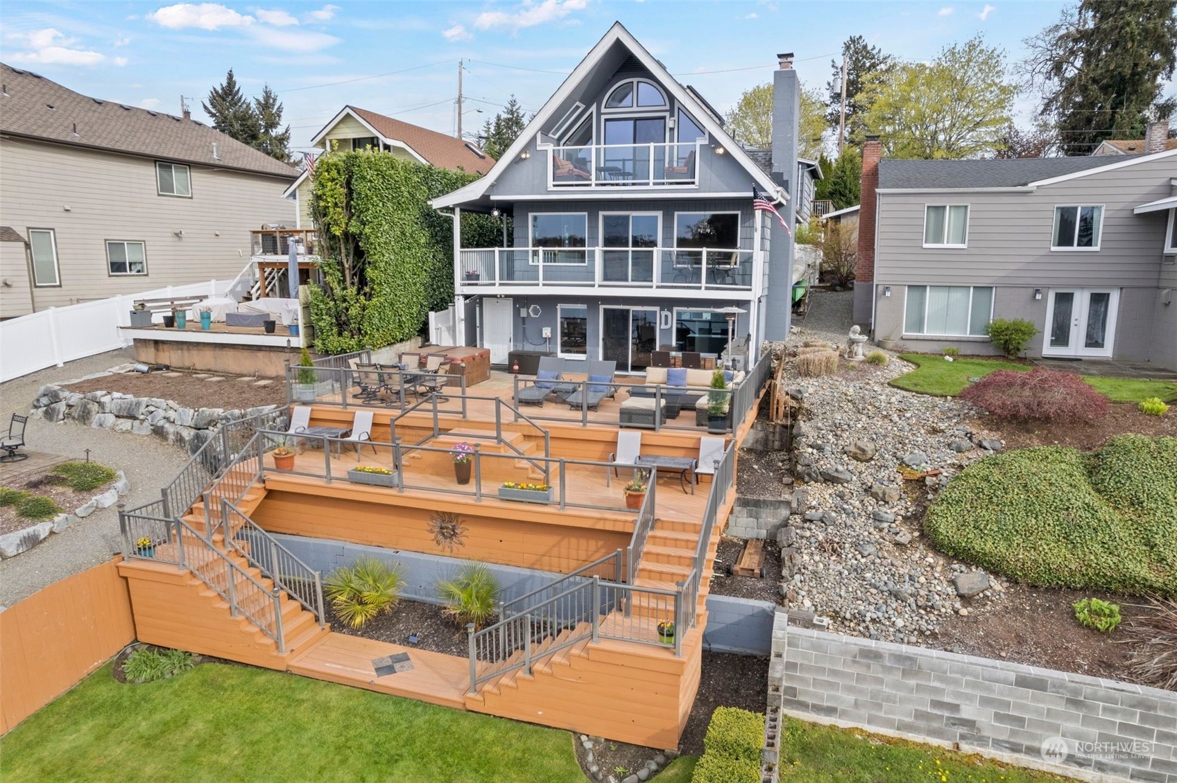 a view of a house with backyard and sitting area